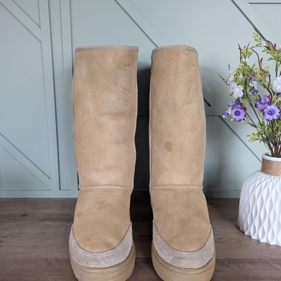 UGG sheepskin boot - Picture 3 of 12
